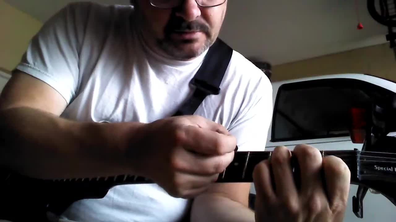 How I play Guns & Roses "Paradise City" on Guitar made for Beginners