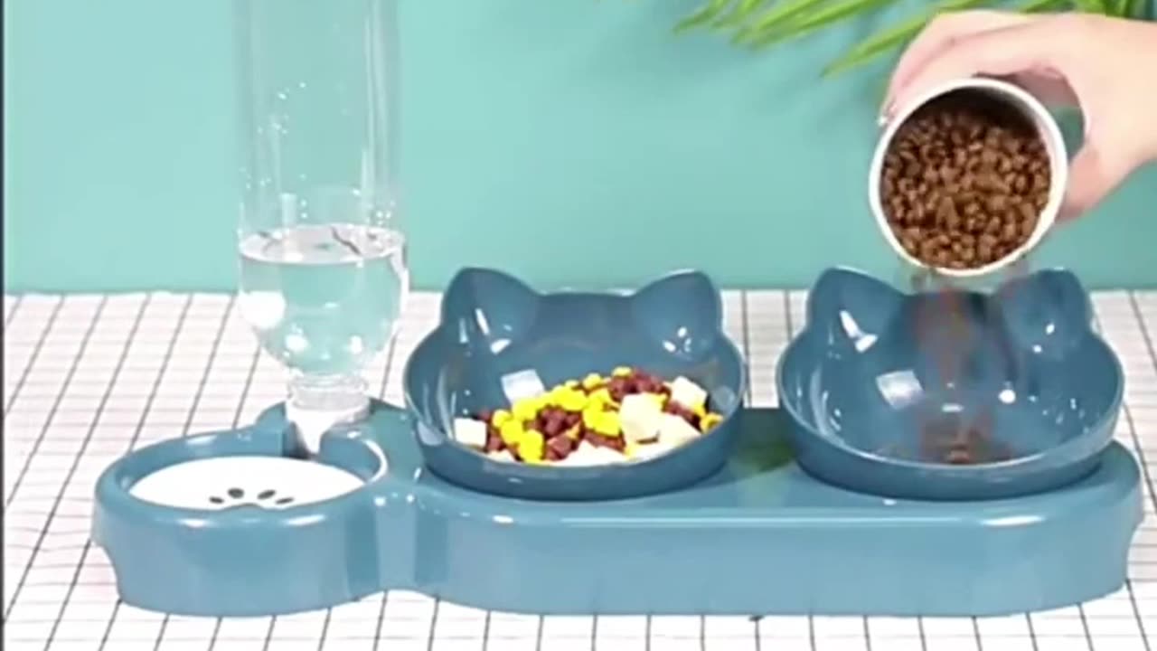 **Triple Cat Bowls Pet Feeder**