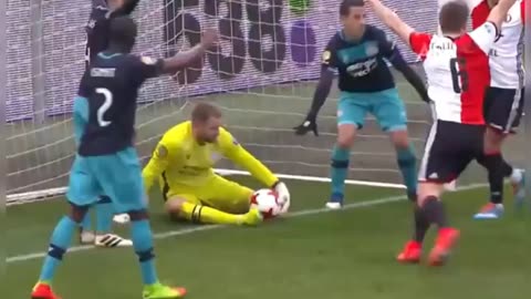 How goal keeper saved the ball ?😲😲😲