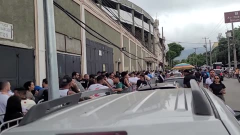 FLAMENGO X VASCO - TORCIDA DO VASCO NA BUSCA POR INGRESSOS EM SÃO JANUÁRIO