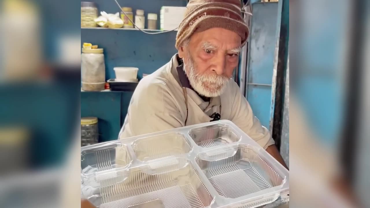 80 साल के बाबा बेच रहे हैं स्पेशल veg थाली only ₹80