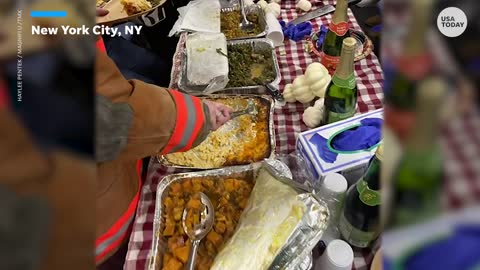 NYC subway passengers surprised with Thanksgiving meal