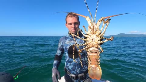 Giant lobster (catch and cook) 🦞 🚤 🌊