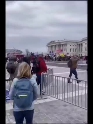 Video shows cops waiving people past barricade at the capitol, interesting