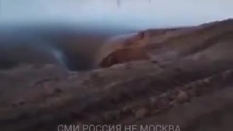 🌊 Local residents film one of the moments of a dam breaking in Orsk and rejoice....