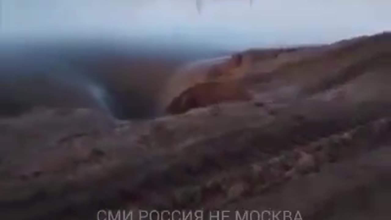 🌊 Local residents film one of the moments of a dam breaking in Orsk and rejoice....