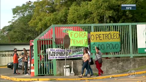 Bloqueios de estradas afetam abastecimento de alimentos e combustíveis | SBT Brasil