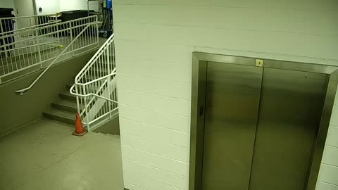 7110CVCULElevator#3Lobby_2021-01-05_16h20min00s757ms.mp4