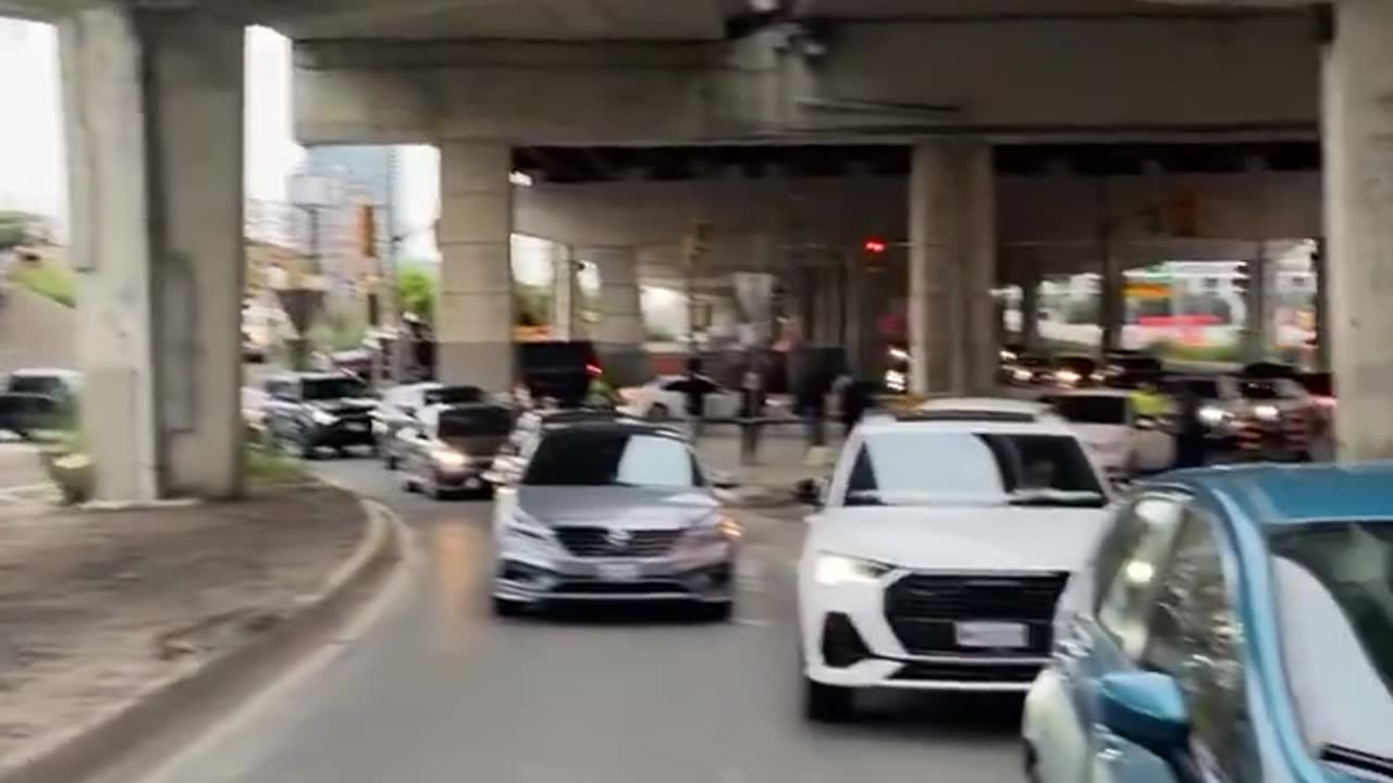 Protesters of Palestinian war are blocking traffic in Toronto