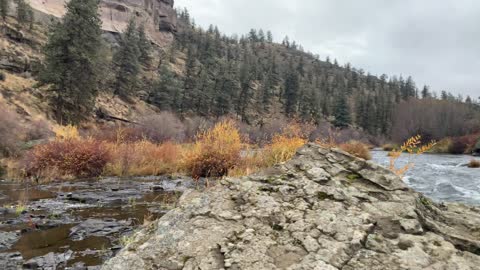 Central Oregon – Steelhead Falls – Heavy Flowing Crooked River – 4K