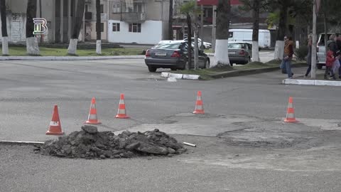 В Гали проводятся внешние штукатурные работы, приведены в порядок стены