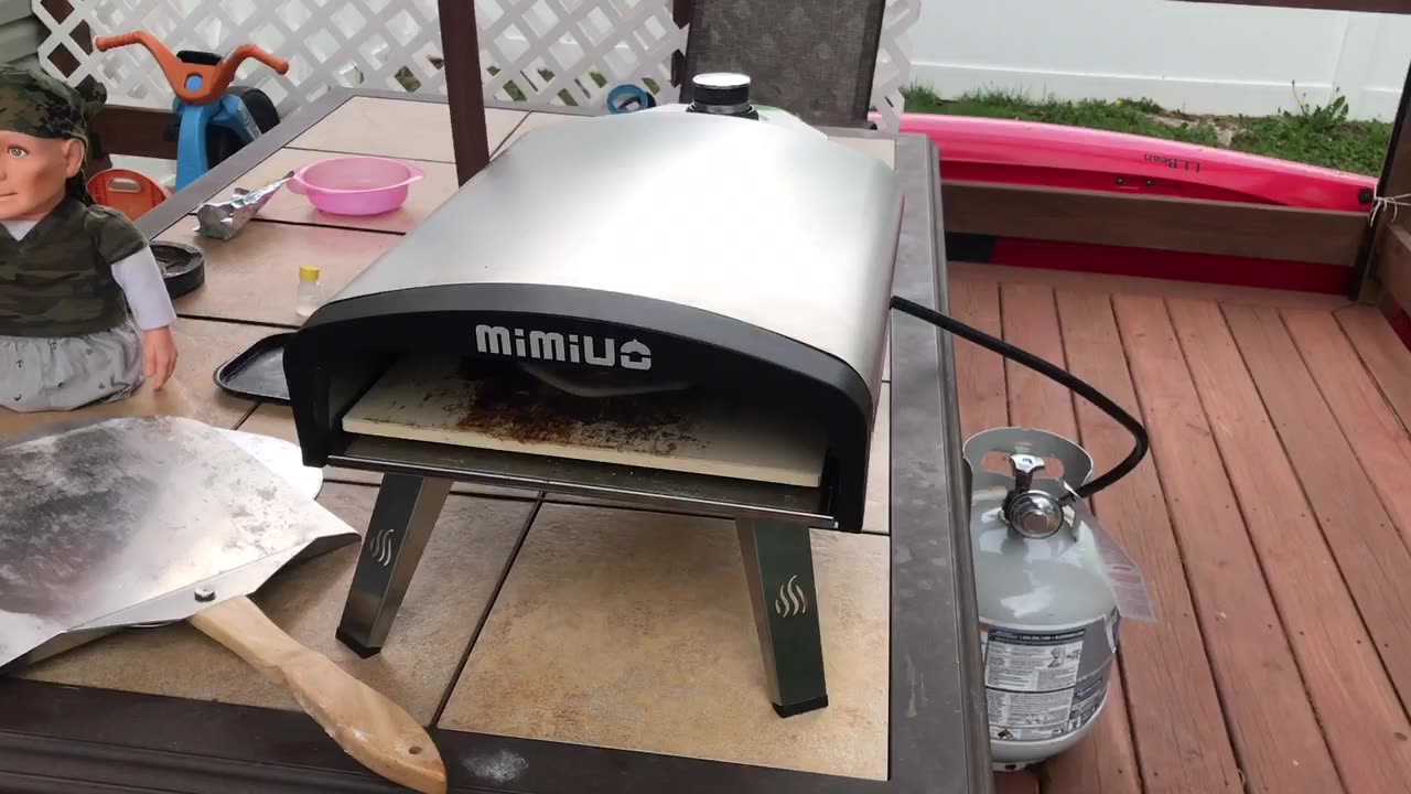 Mimiu pizza Grill: Cooking with Hugo!