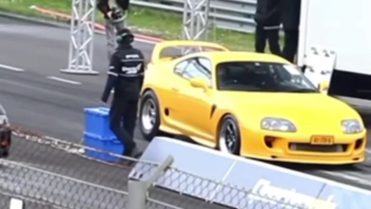 TOYOTA MK4 SUPRA Drag Race