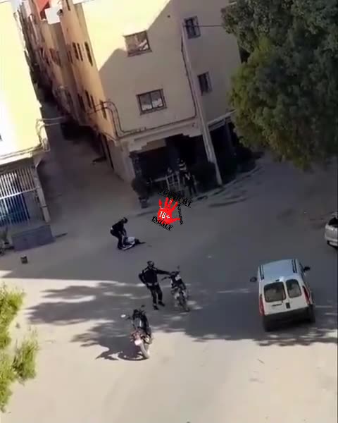 Einmann mit Machete VS marokkanische Polizei mit Pistole