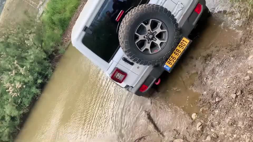 Jeep's dive moment