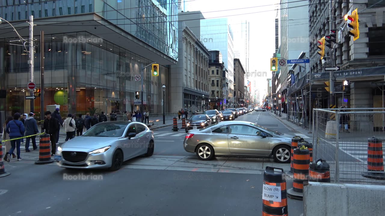 Calling out a red running box blocker who gets extremely angry at pedestrians having right of way