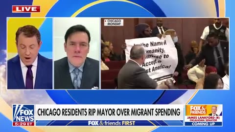 WINDY CITY WOES_ Chicago City Council meeting erupts into 'chaos'