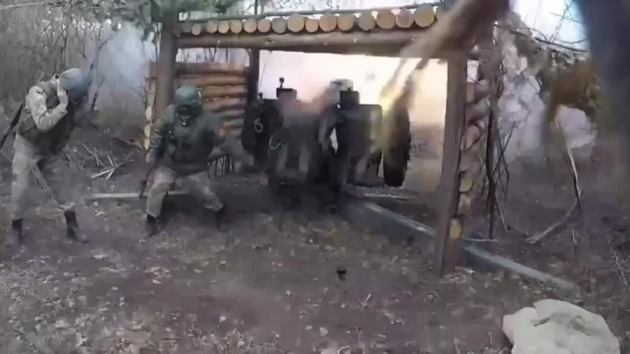 Russian artillery men on combat mission