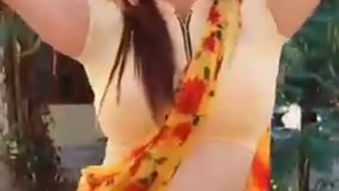 UNKNOWN INDIAN GIRL ATTEMPTING TO BELLY DANCE