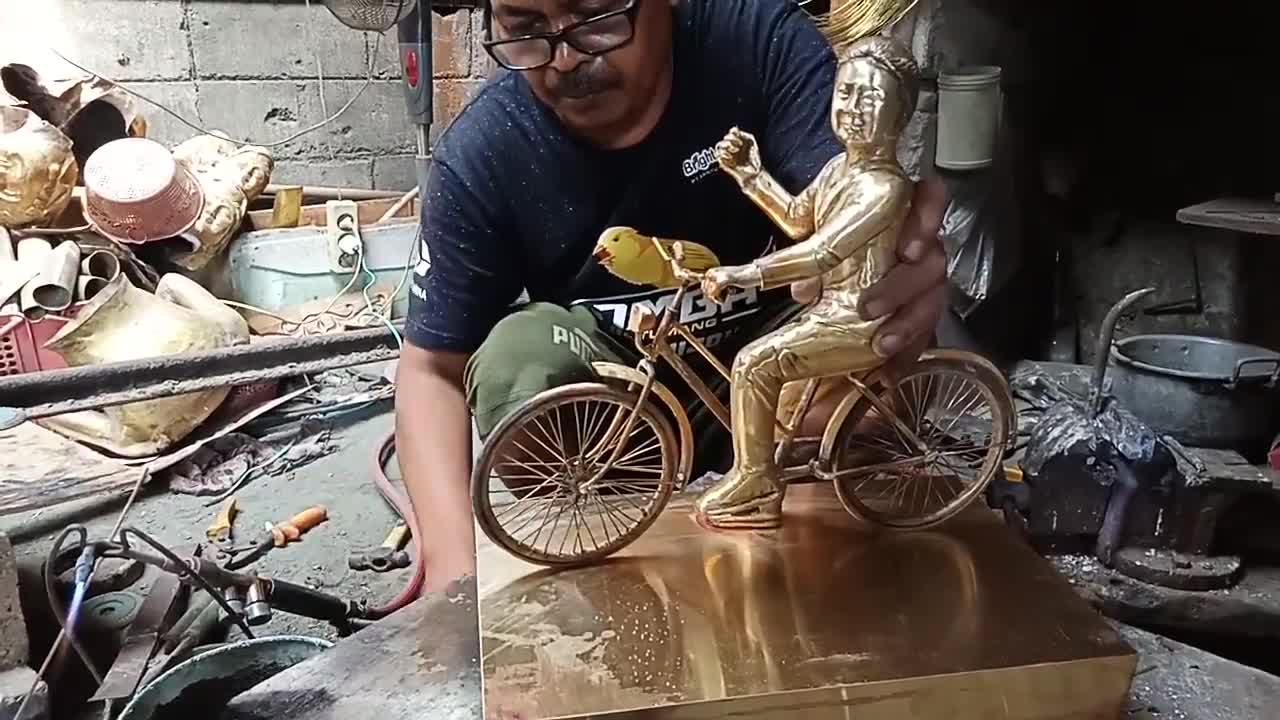 Miniatur brass bike