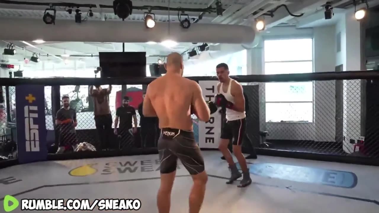 Sneako sparring Sean Strickland