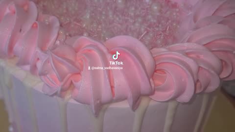 Vanilla strawberry cake