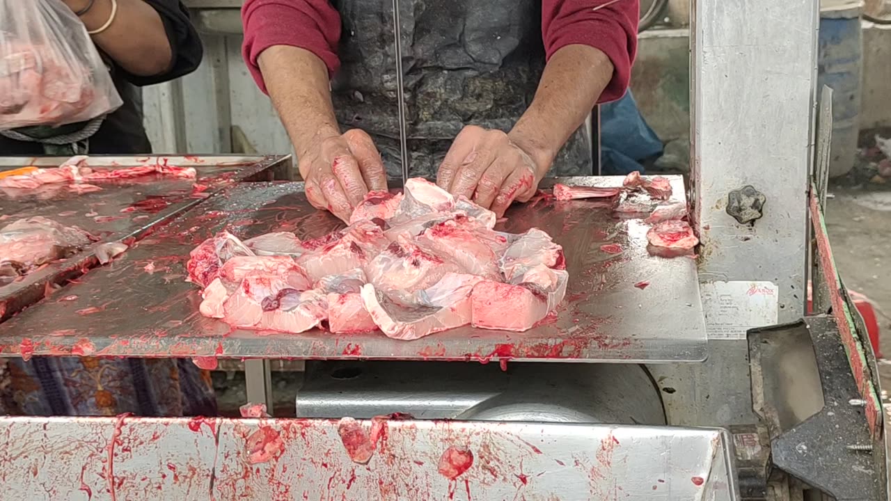 rohu fish cutting by machine in fish market bangladesh