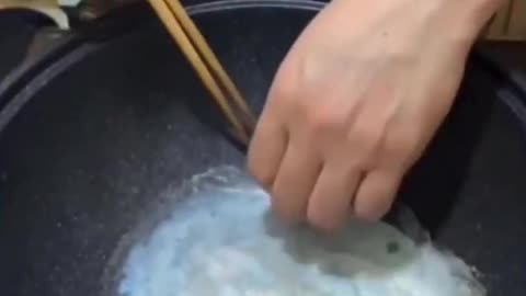 Oddly Satisfying frying egg