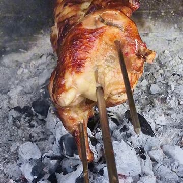 🔥 There’s nothing quite like the sizzle and aroma of lechon manok cooking