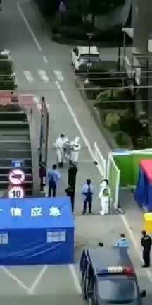 CHINESE WOMAN CRIES BEFORE BEING SENT OFF TO THE QUARANTINE CAMPS! Shangrao, Jiangxi Province
