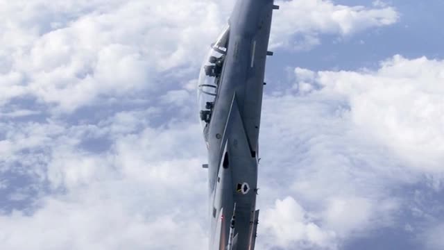 UNIQUE VIDEO Manpads Stinger misses a helicopter due to heat traps