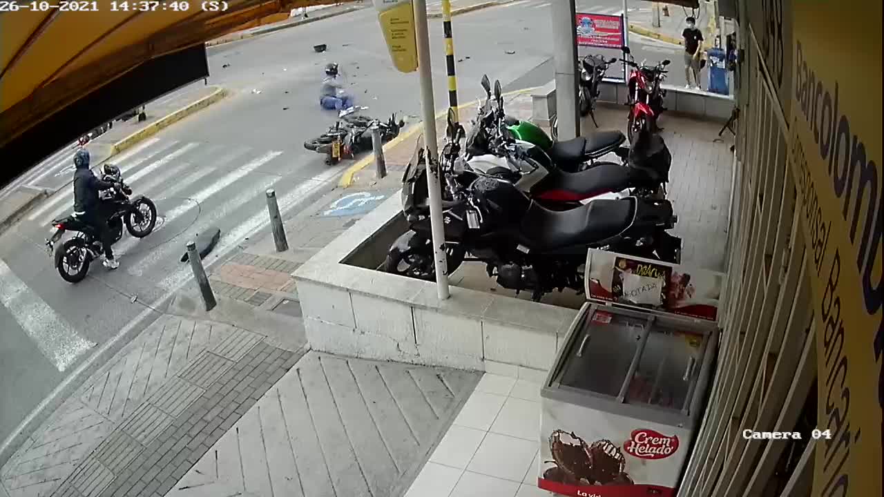 Video: La falta de semáforos y de precaución ocasionó un accidente en la carrera 27 de Bucaramanga