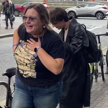 He didn’t expect that 😂💃😂 Human Ttatue Prank