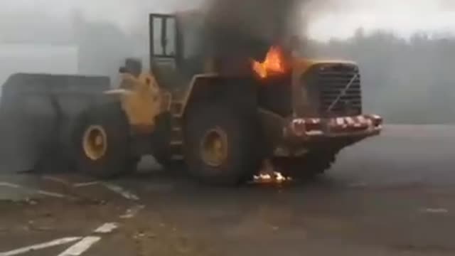 Volvo loader catches fire!