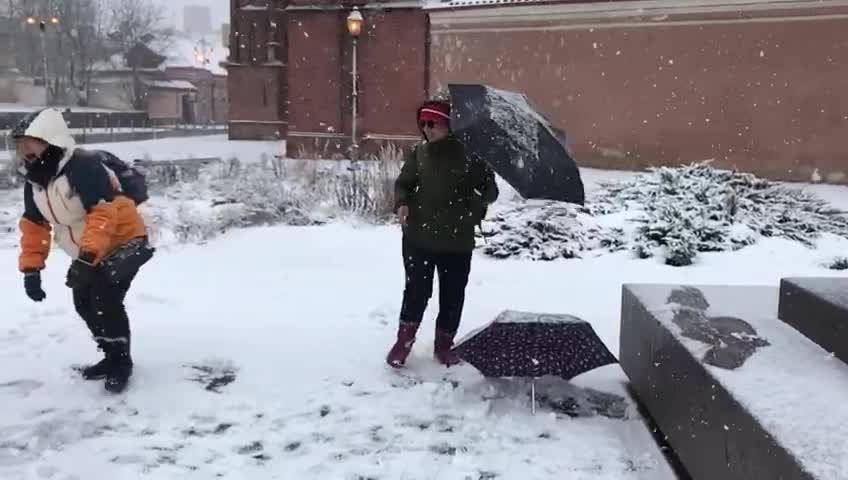 Playing snow with my friend