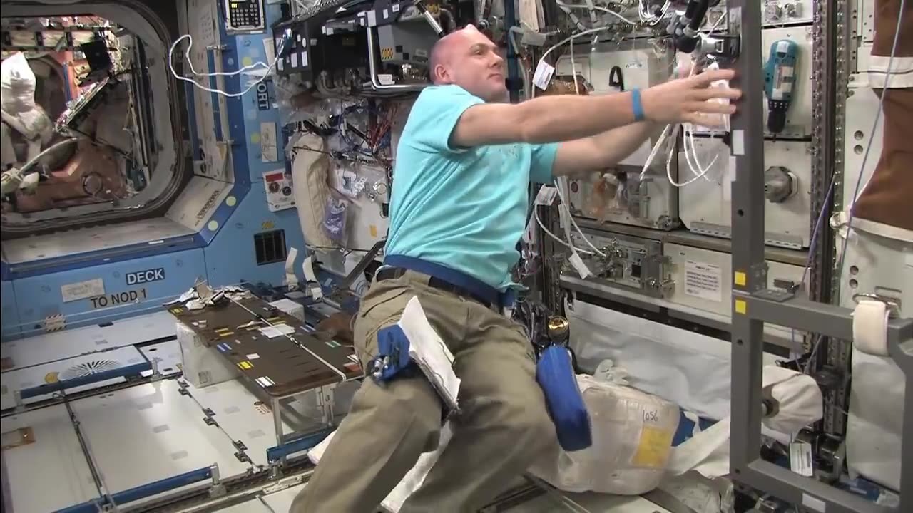 No gravity life on space station