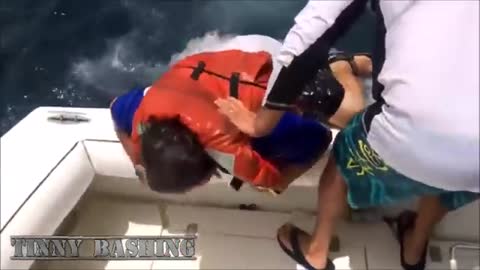 CRAZY BOATING AND FISHING COMPILATON