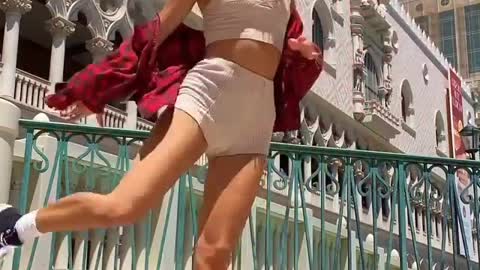 Shuffle dancers