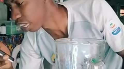 Pelando un diente de ajo