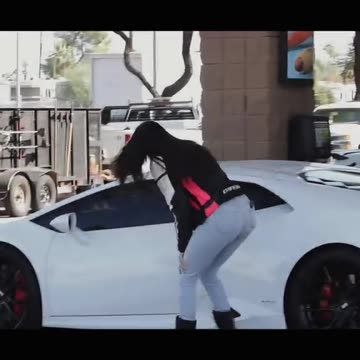 Tell me girl is right or wrong 🙄🙄