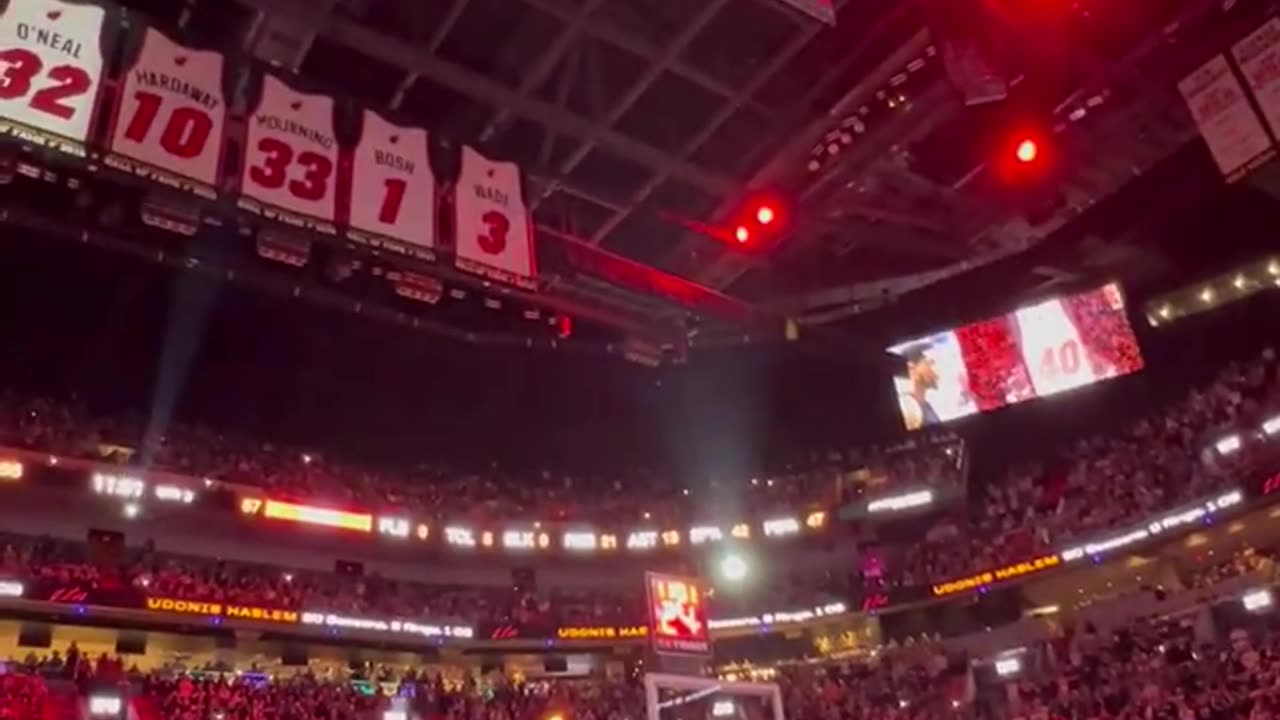 NBA - Haslem's No. 40 heads to the rafters in Miami 👏