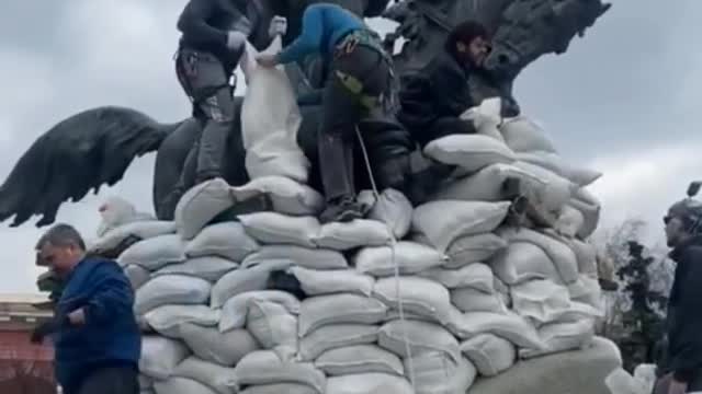 Ukrainians protecting their Heritage During Russia Ukraine War๐บ๐ฆ๐ท๐บ #ukraine #shorts