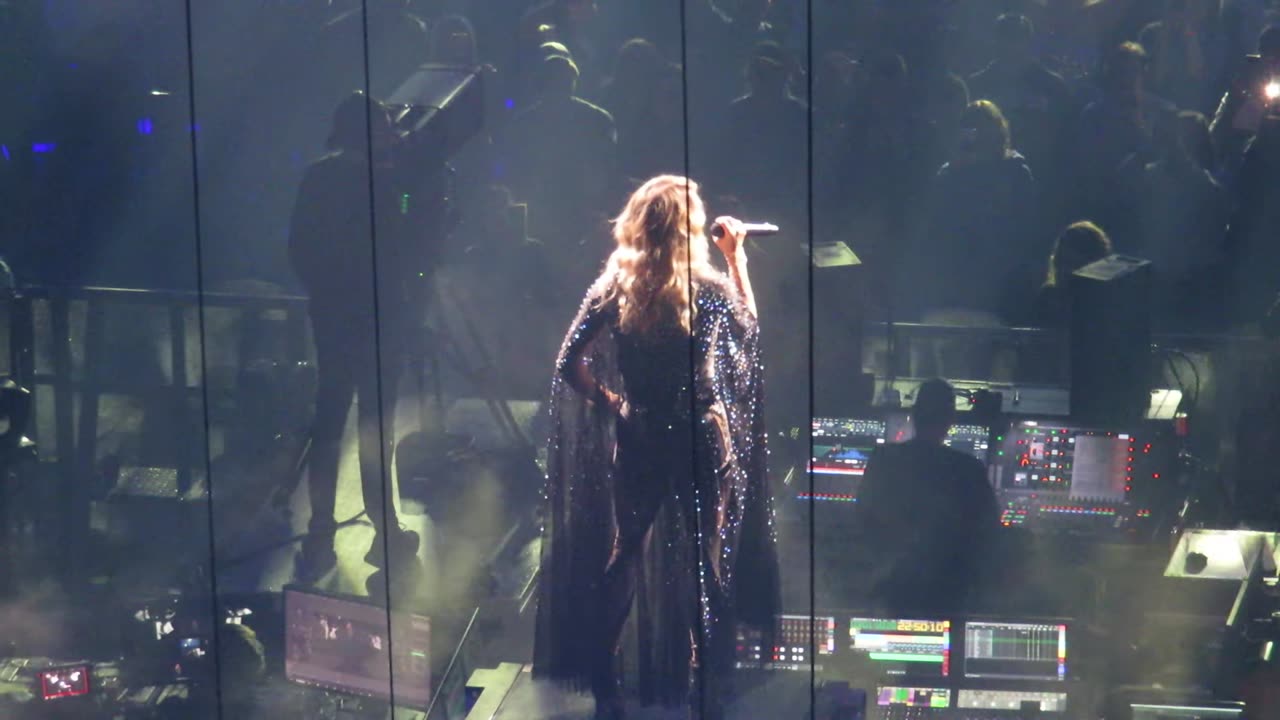 Carrie Underwood - Jesus, Take The Wheel/How Great Thou Art 11-12-2022 Moline