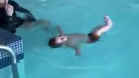 Baby swimming 🏊‍♂️🏊‍♂️🏊‍♂️😍
