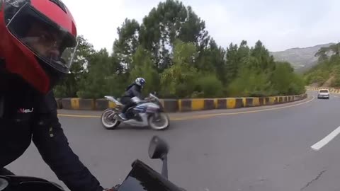 Gsxr 1000 near crash 💥 at mountain highway murree💯