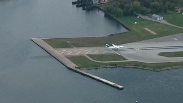 Toronto Plane Landing seen from the CN tower