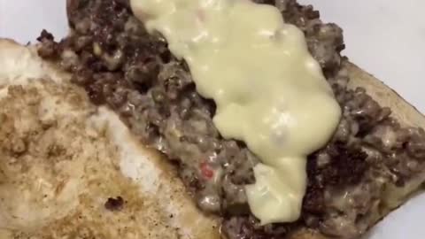Have you ever seen a cheeseburger with so much meat
