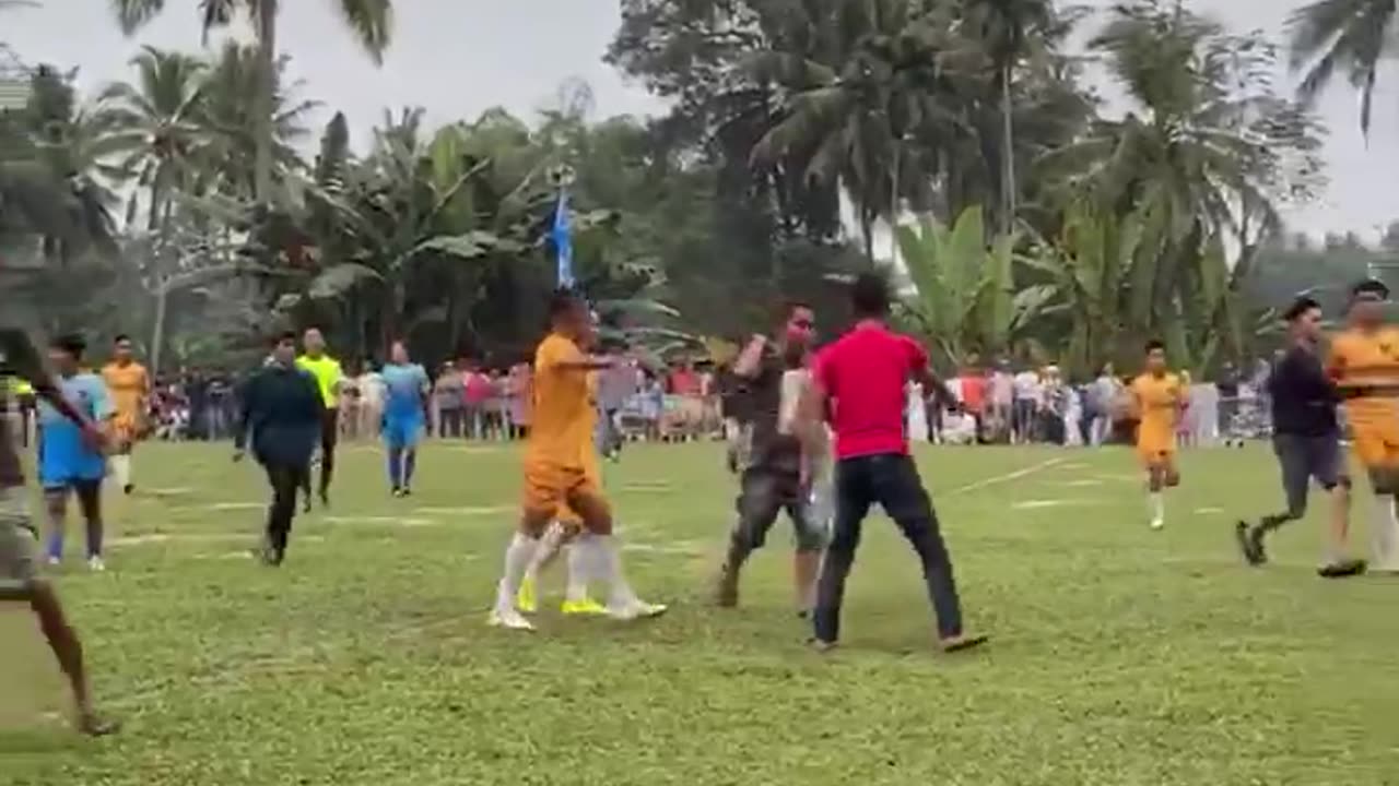 sepak bola sadis