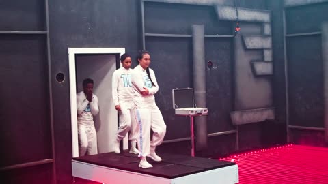 اهرب من متاهة الليزر مستر بيست Escape from Mr. Beast's laser maze