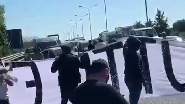 Bari bloccata per le proteste contro il Nazi Pass